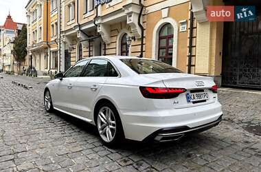 Седан Audi A4 2022 в 