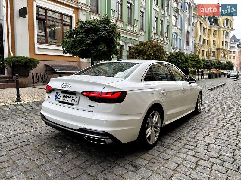 Седан Audi A4 2022 в Киеве
