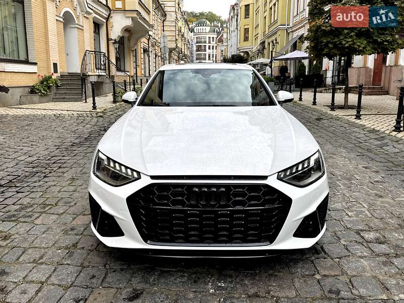 Седан Audi A4 2022 в Киеве