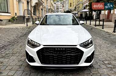 Седан Audi A4 2022 в 