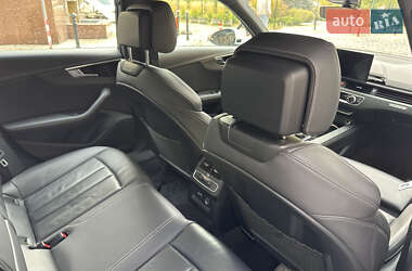 Седан Audi A4 2022 в 