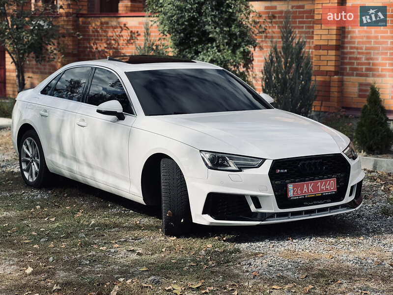Седан Audi A4 2017 в Полтаві