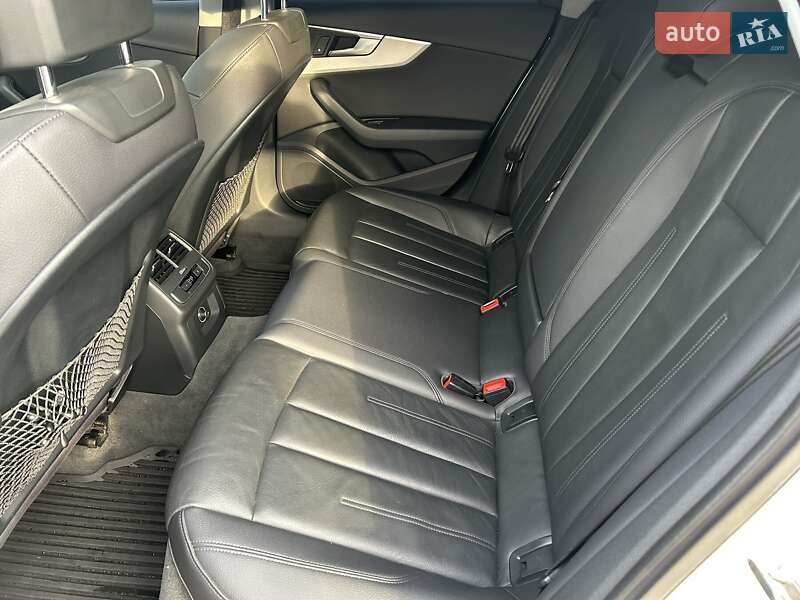 Седан Audi A4 2017 в Киеве