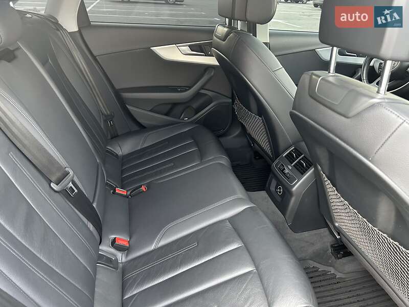 Седан Audi A4 2017 в Киеве