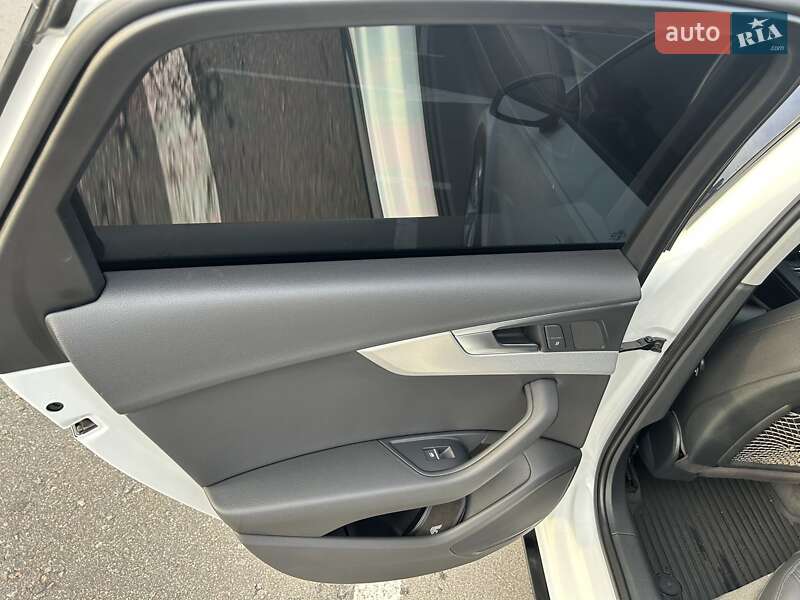 Седан Audi A4 2017 в Киеве