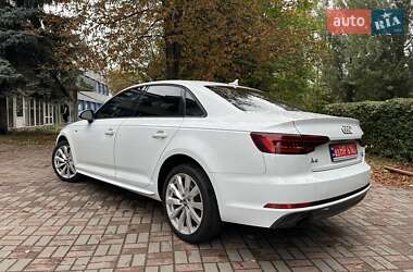 Седан Audi A4 2018 в 
