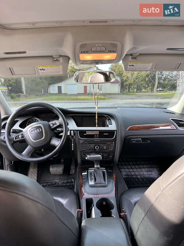 Седан Audi A4 2010 в Стрые