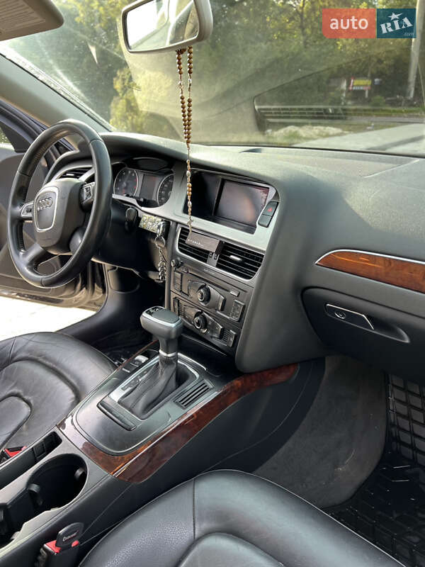 Седан Audi A4 2010 в Стрые