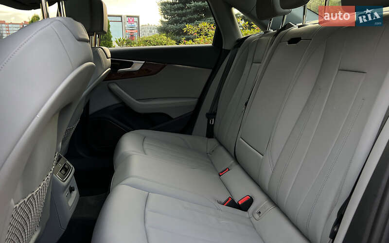 Седан Audi A4 2022 в Львове