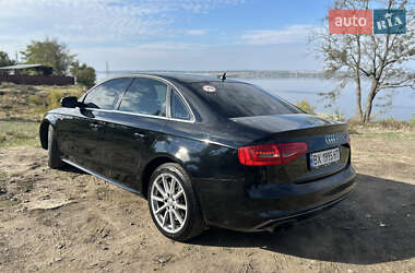 Седан Audi A4 2013 в 