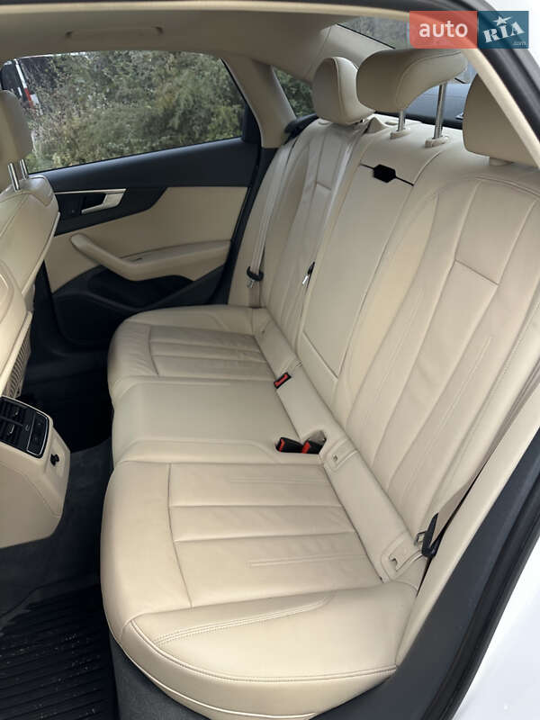 Седан Audi A4 2018 в Луцке