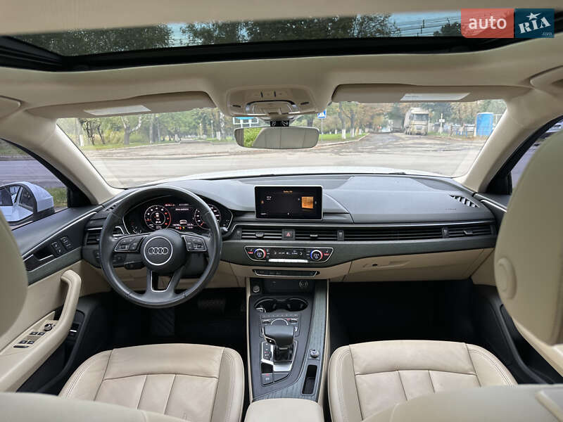 Седан Audi A4 2018 в Луцке