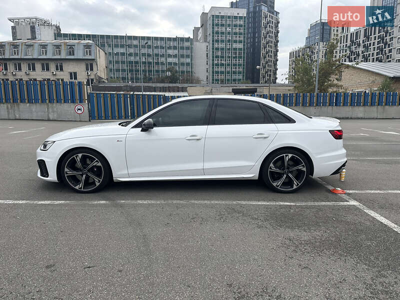 Седан Audi A4 2022 в Киеве