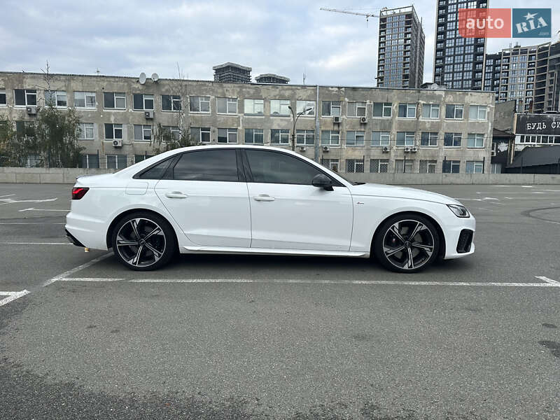 Седан Audi A4 2022 в Киеве