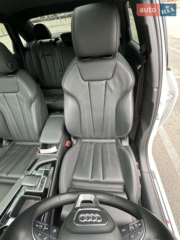 Седан Audi A4 2022 в Киеве