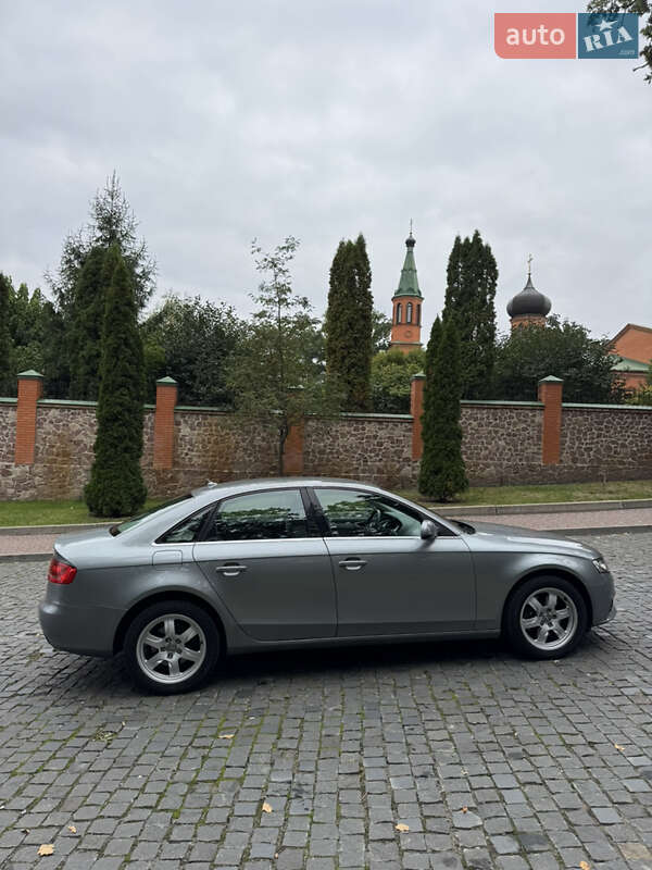 Седан Audi A4 2010 в Киеве