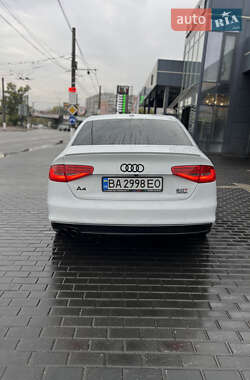 Седан Audi A4 2015 в 