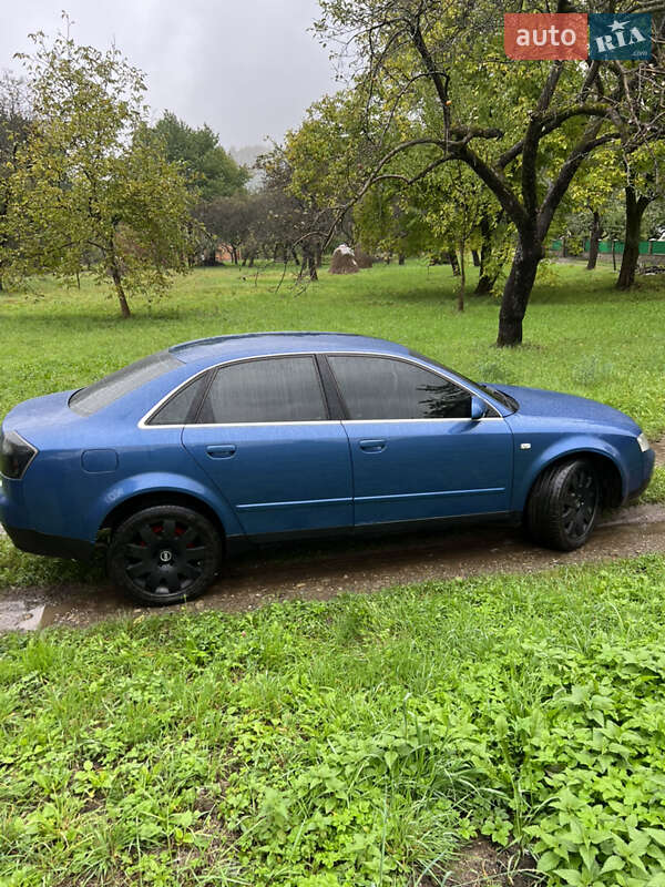 Седан Audi A4 2000 в Косове