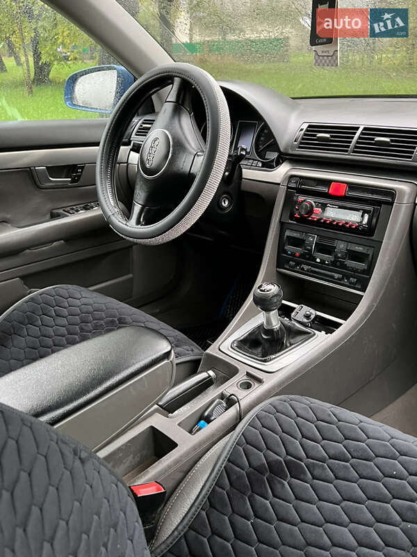 Седан Audi A4 2000 в Косове