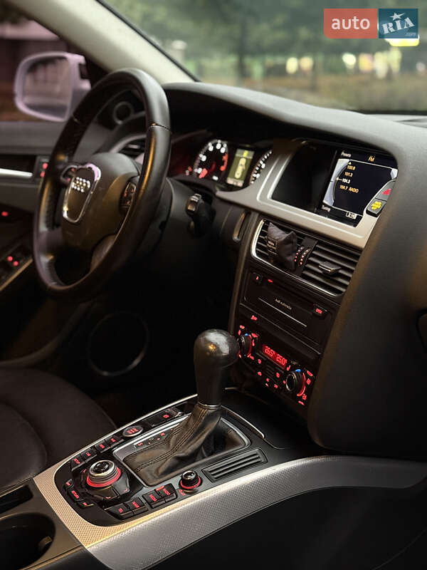 Седан Audi A4 2012 в Ивано-Франковске