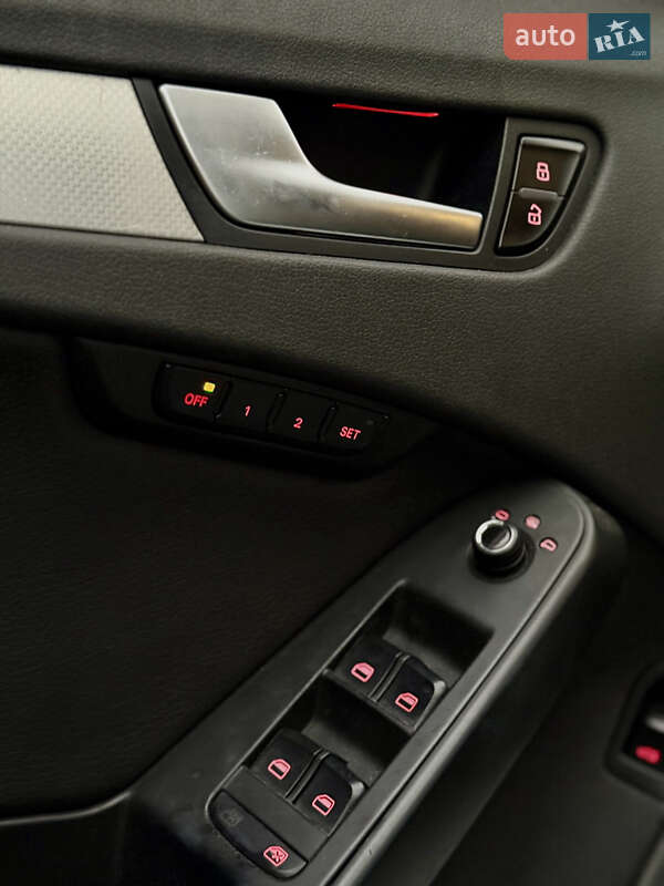 Седан Audi A4 2012 в Ивано-Франковске