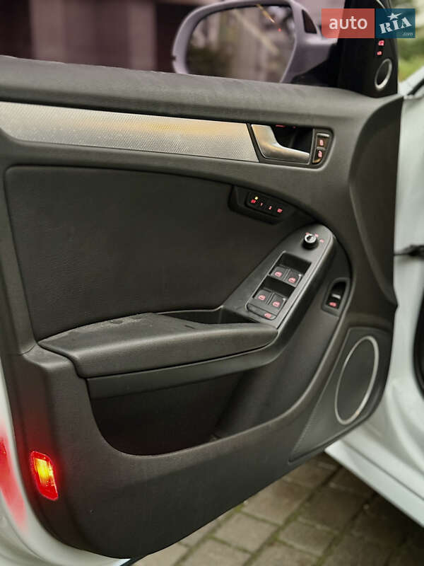 Седан Audi A4 2012 в Ивано-Франковске