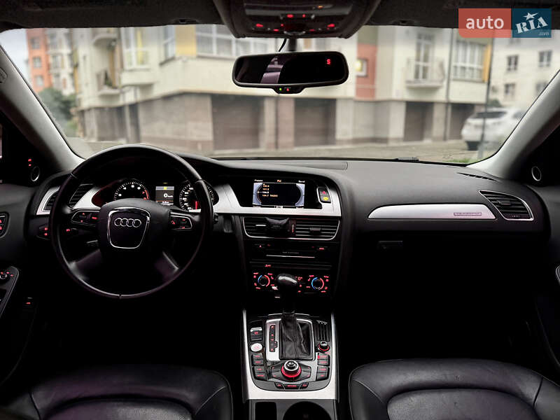 Седан Audi A4 2012 в Ивано-Франковске