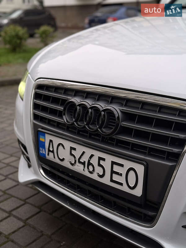 Седан Audi A4 2012 в Ивано-Франковске