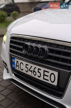 Седан Audi A4 2012 в 