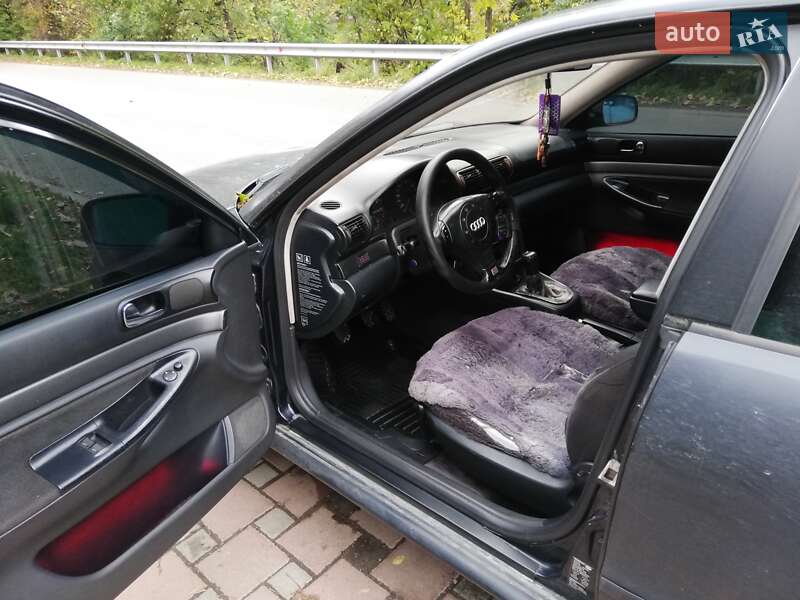Седан Audi A4 1995 в Рахове