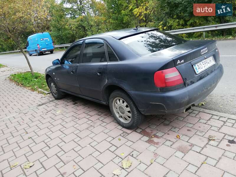 Седан Audi A4 1995 в Рахове