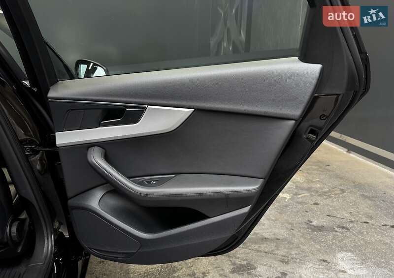 Седан Audi A4 2020 в Киеве