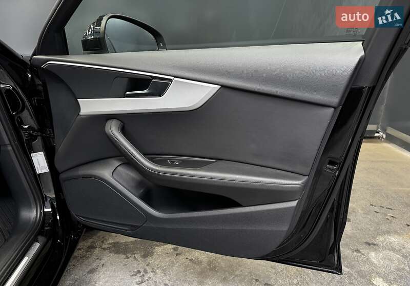 Седан Audi A4 2020 в Киеве