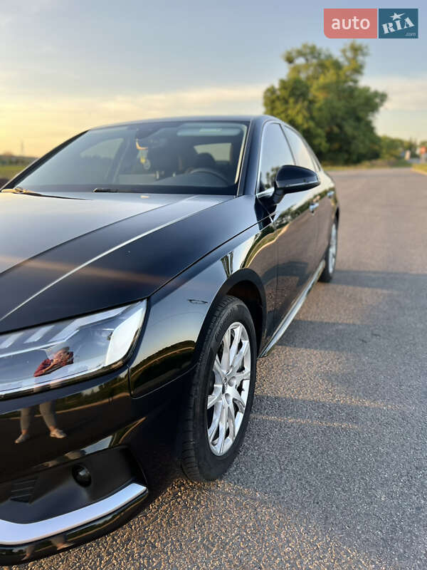 Седан Audi A4 2020 в Киеве