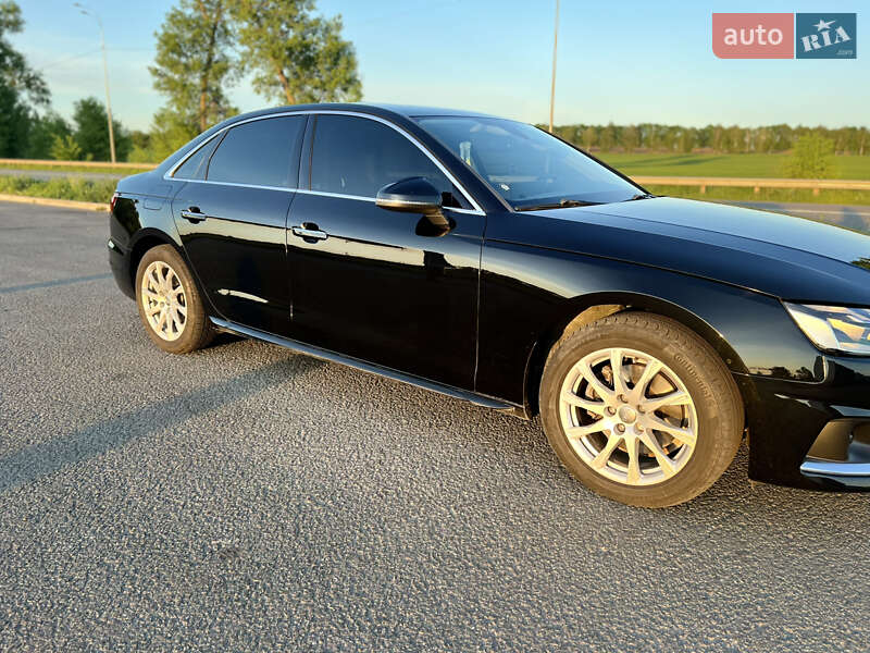 Седан Audi A4 2020 в Киеве