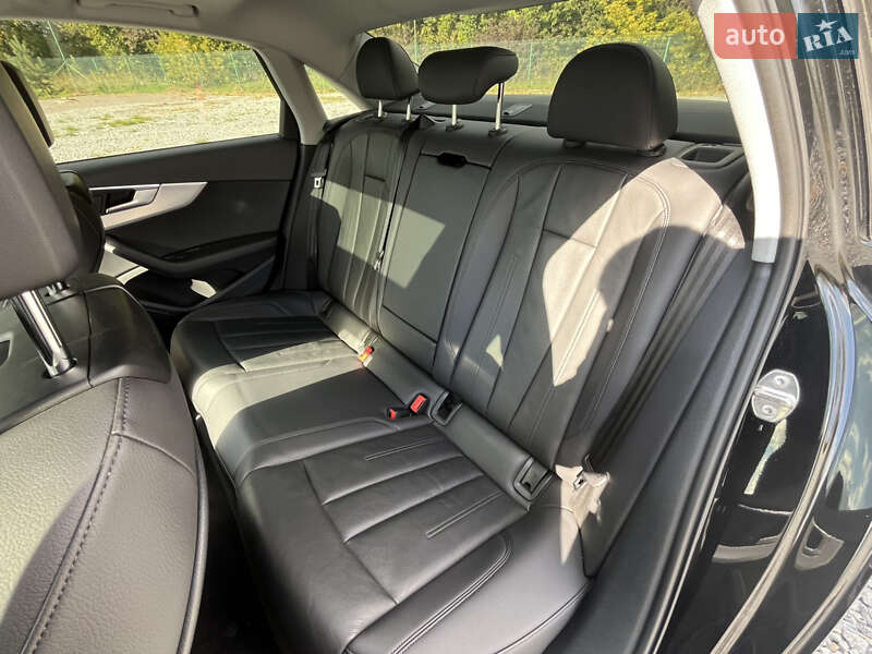 Седан Audi A4 2018 в Львове