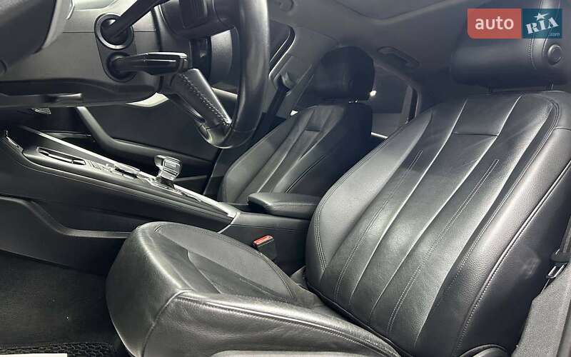 Седан Audi A4 2015 в Черновцах