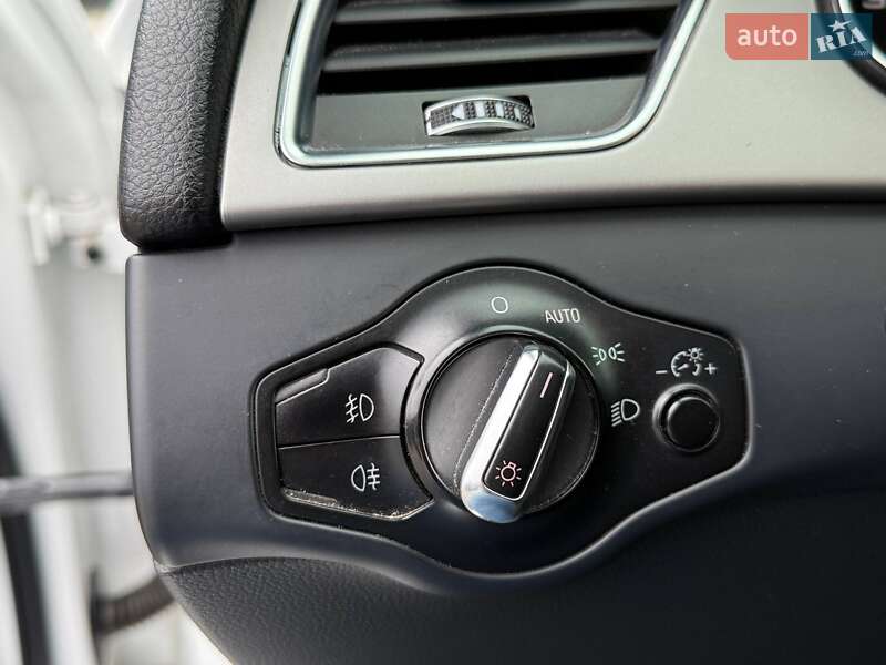 Седан Audi A4 2012 в Киеве
