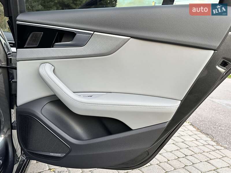 Седан Audi A4 2024 в Львове