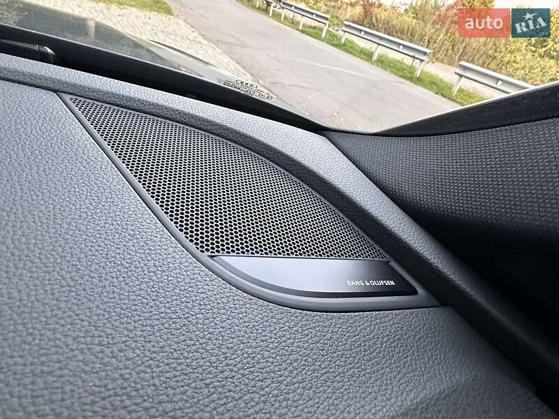Седан Audi A4 2024 в Львове
