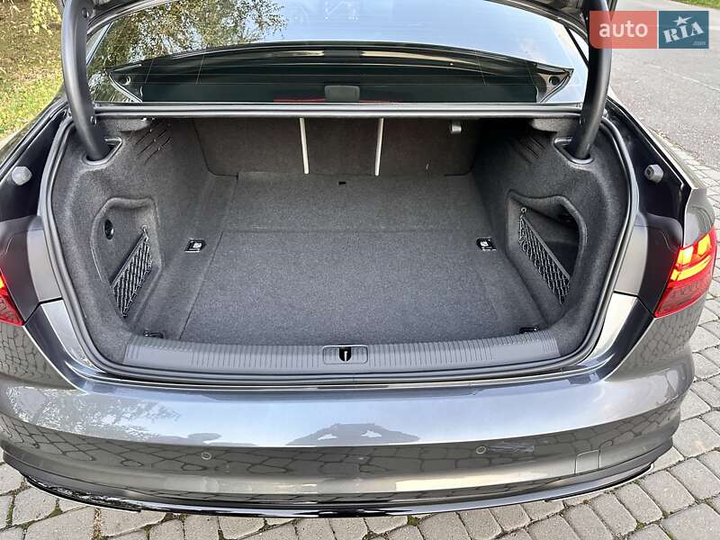 Седан Audi A4 2024 в Львове