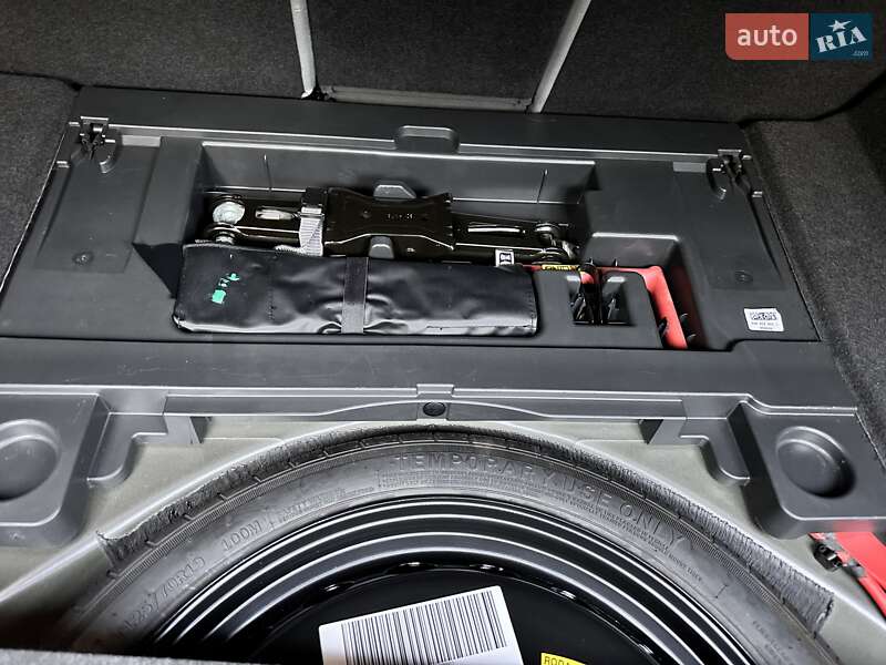 Седан Audi A4 2024 в Львове