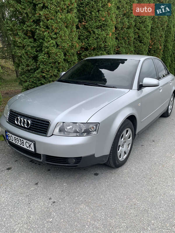Седан Audi A4 2001 в Зборове