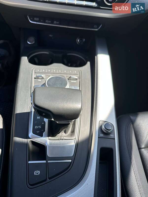 Седан Audi A4 2018 в Харькове