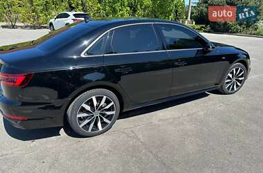 Седан Audi A4 2018 в 