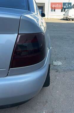 Седан Audi A4 1998 в 