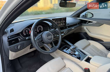Седан Audi A4 2020 в 