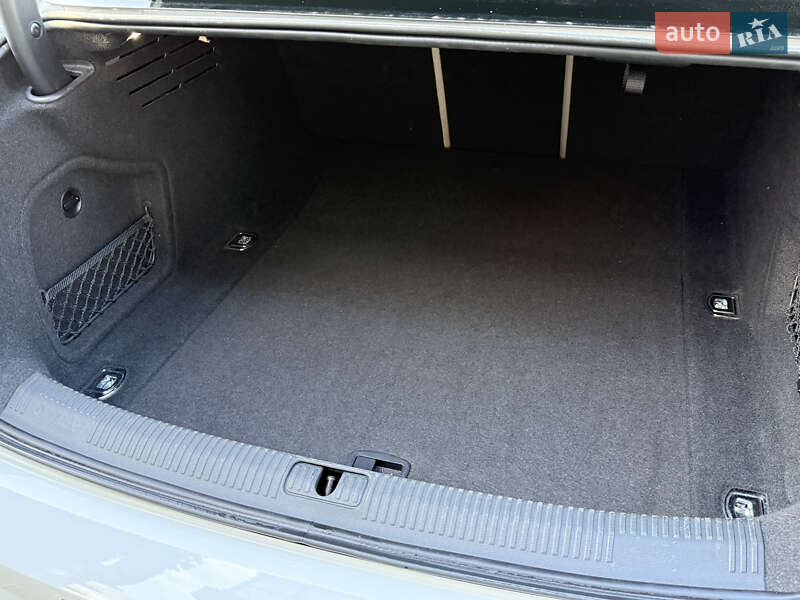 Седан Audi A4 2020 в Луцьку