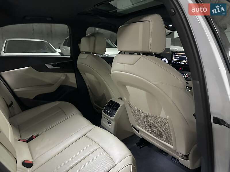 Седан Audi A4 2020 в Дніпрі