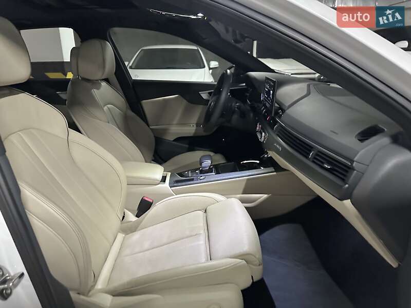 Седан Audi A4 2020 в Дніпрі